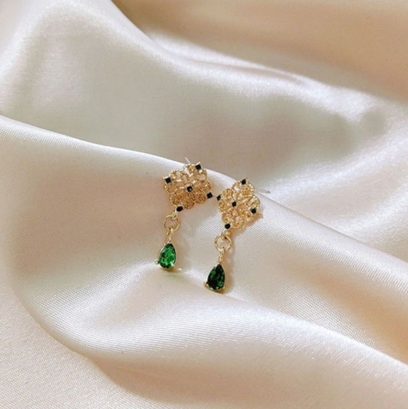 Dainty Emerald Dangle Earrings - Picture 2 of 4